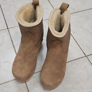 No. 6 Tan Heeled Boots